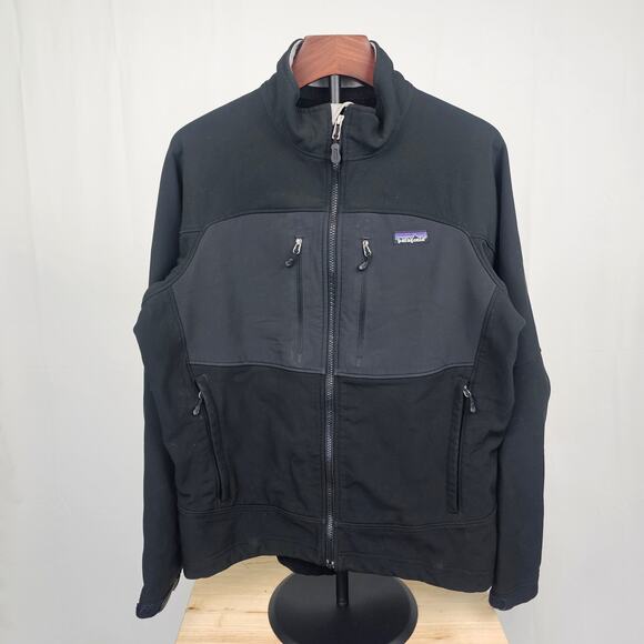 Patagonia Men’s Soft Shell Jacket Black Size M – Outdoor Performance Layer - Picture 1 of 4